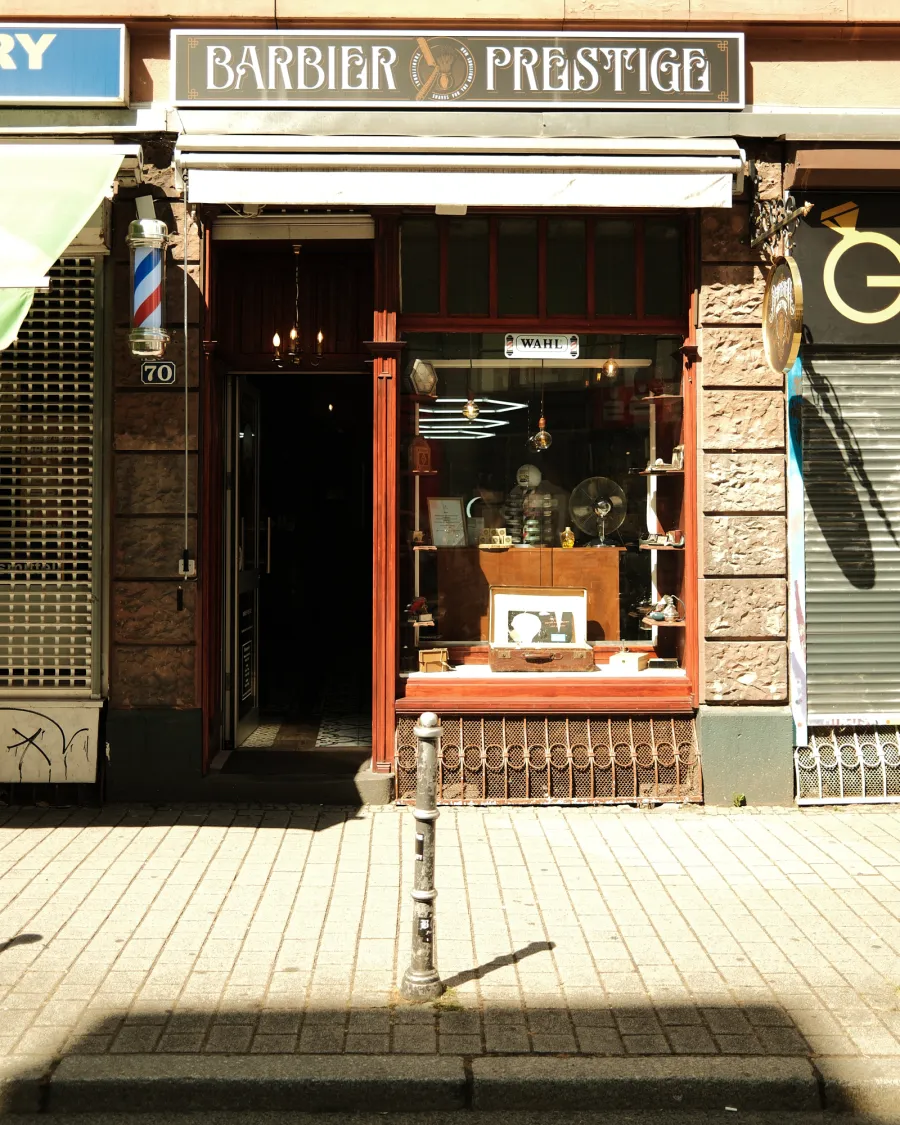 Eingang von Men’s Prestige an der Leipziger Straße 70